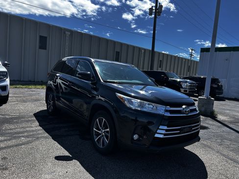 Used 2019 Toyota Highlander XLE AWD/4WD image 7