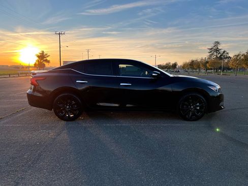 Used 2017 Nissan Maxima SR w/ Midnight Edition image 4