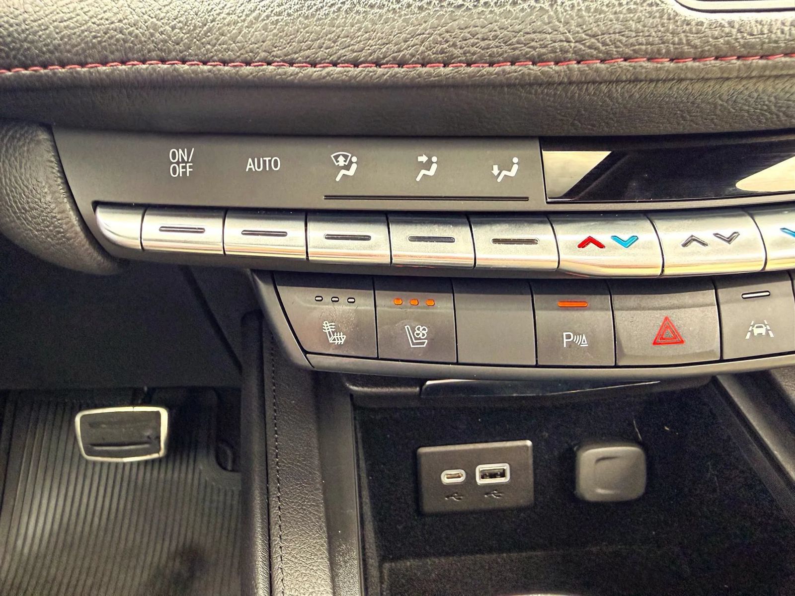Used 2023 Cadillac XT4 Sport AWD/4WD image 38
