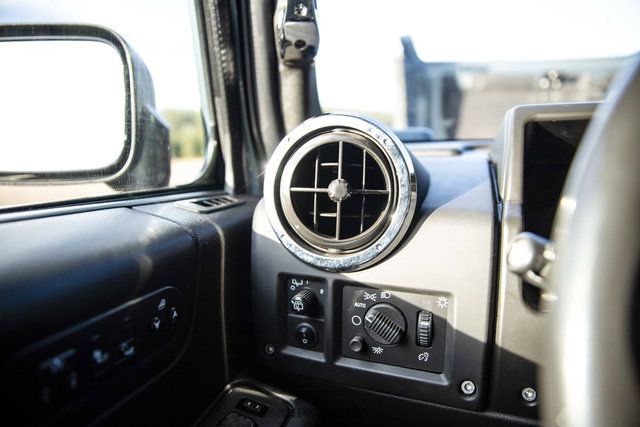 Used 2005 HUMMER H2 w/ Preferred Equipment Group AWD/4WD image 26