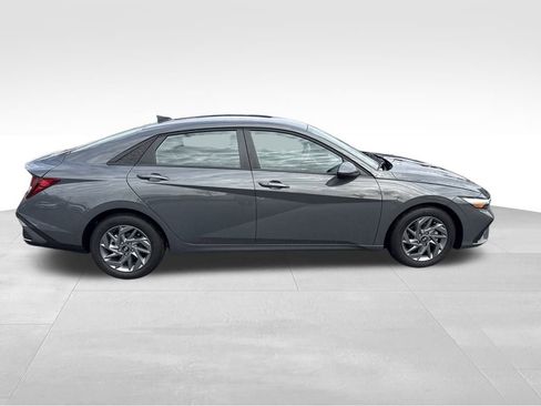 Used 2024 Hyundai Elantra SEL image 9