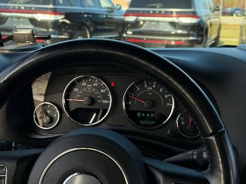 Used 2018 Jeep Wrangler Unlimited Sahara w/ Connectivity Group image 8