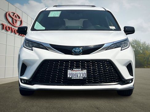 Certified 2022 Toyota Sienna XSE w/ XSE Plus Package AWD/4WD image 7