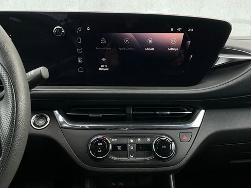 Used 2025 Buick Envista Preferred image 25