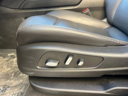 Used 2025 Cadillac XT5 Premium Luxury image 12