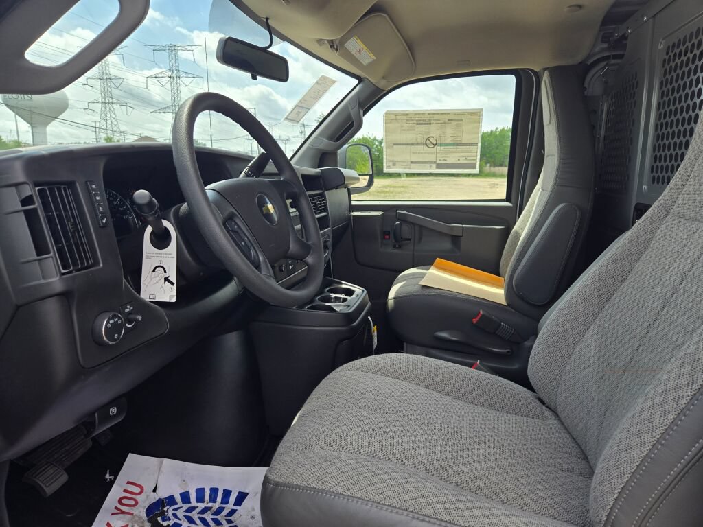 Used 2025 Chevrolet Express 2500 w/ Driver Convenience Package RWD image 18