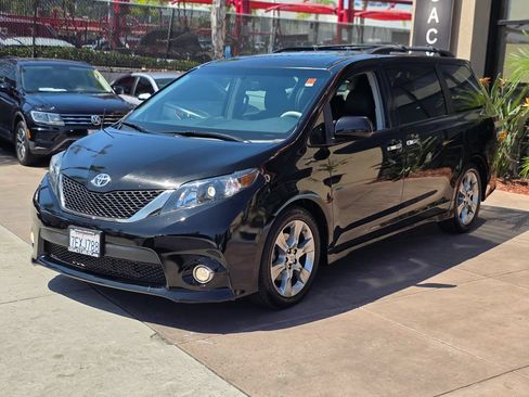 Used 2014 Toyota Sienna SE w/ SE Premium Package w/Entune FWD image 5