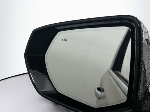 Used 2023 Chevrolet Tahoe Premier image 16