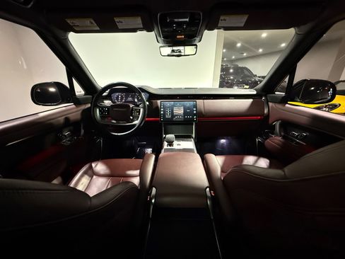 Used 2024 Land Rover Range Rover Long Wheelbase Autobiography image 37