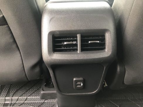 Used 2020 Chevrolet Equinox LT image 18