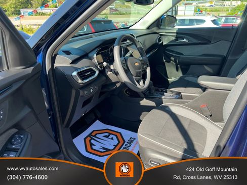 Used 2022 Chevrolet TrailBlazer LT w/ Convenience Package image 2
