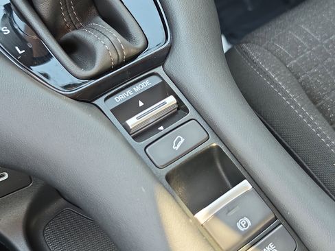 Certified 2024 Honda HR-V LX image 23