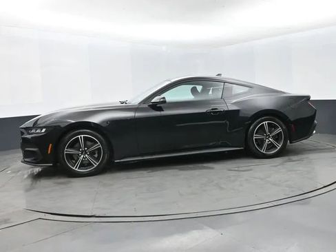 Used 2024 Ford Mustang Coupe image 5