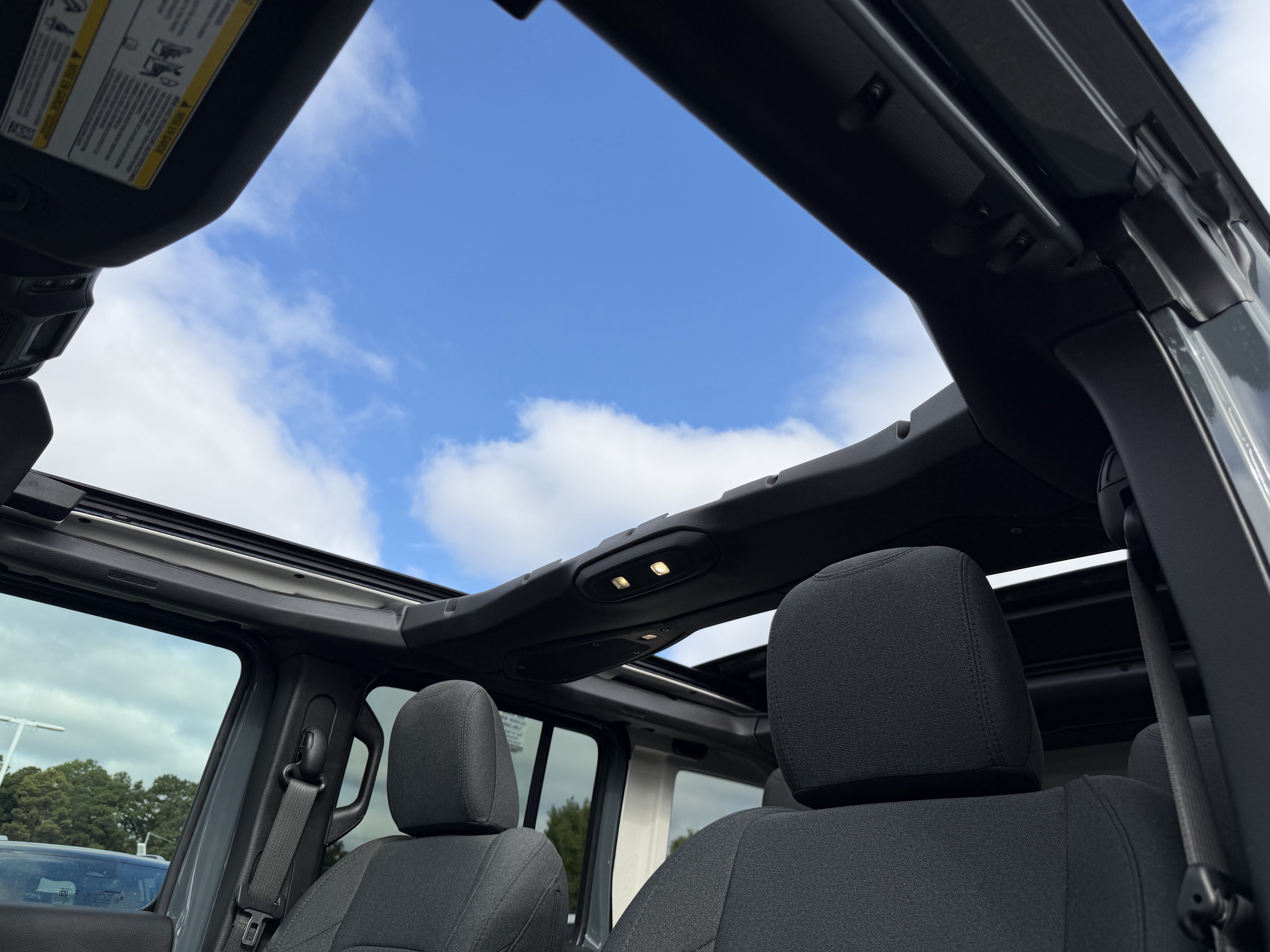 Used 2026 Jeep Wrangler Unlimited Sahara AWD/4WD image 30