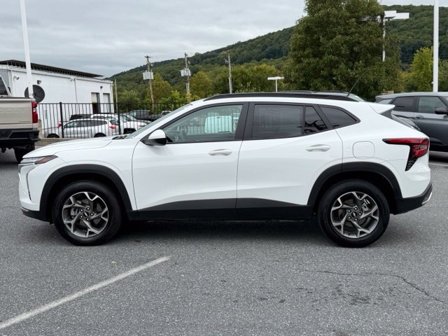 Certified 2025 Chevrolet Trax LT FWD image 9
