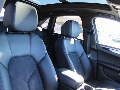 Used 2018 Porsche Macan Sport Edition image 20