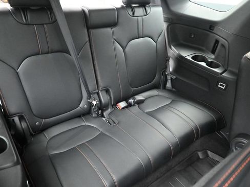 Used 2025 Honda Pilot TrailSport image 11