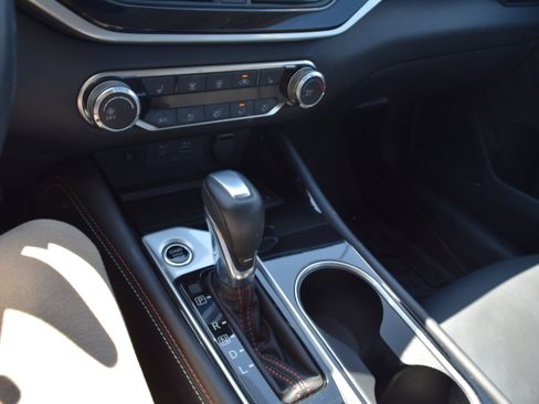 Used 2023 Nissan Altima 2.5 SR w/ SR Premium Package image 11