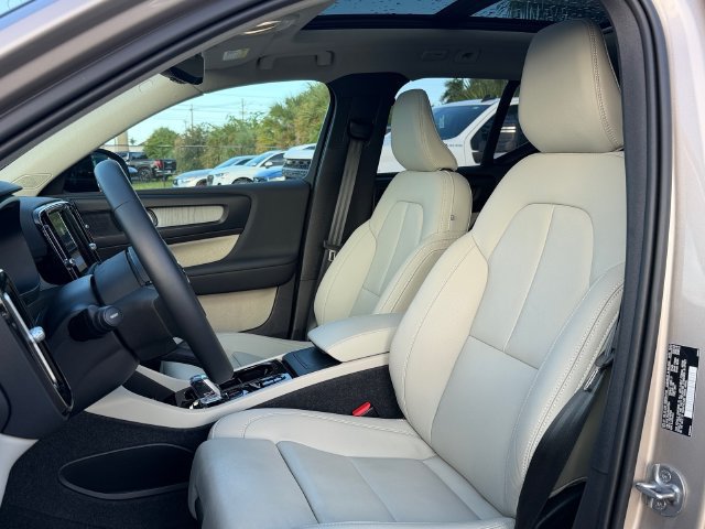 Certified 2024 Volvo XC40 B5 Plus AWD/4WD image 8