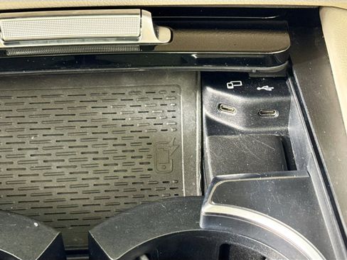 Used 2020 Mercedes-Benz GLE 350 w/ Premium Package image 18