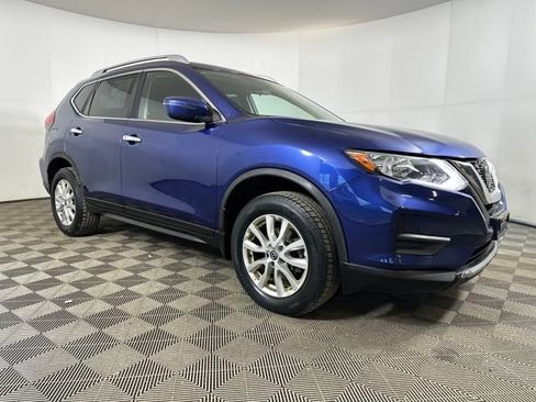 Used 2020 Nissan Rogue SV image 2