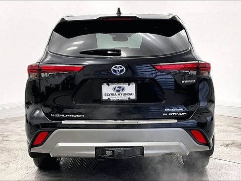 Used 2023 Toyota Highlander Platinum image 4