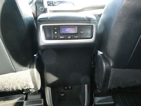Used 2018 Toyota Highlander Limited image 33