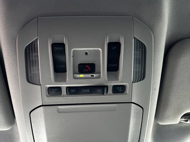 Used 2024 Toyota Highlander XLE AWD/4WD image 25