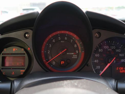 Used 2019 Nissan 370Z NISMO RWD image 30