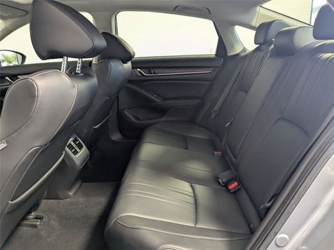 Used 2020 Honda Accord Touring image 6