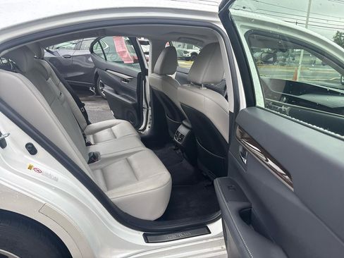 Used 2015 Lexus ES 350 w/ Luxury Package FWD image 12