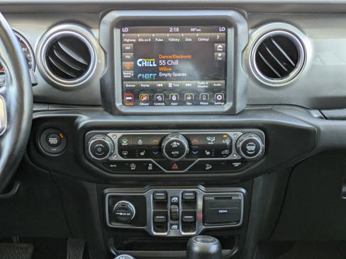 Used 2020 Jeep Wrangler Unlimited Sahara image 13