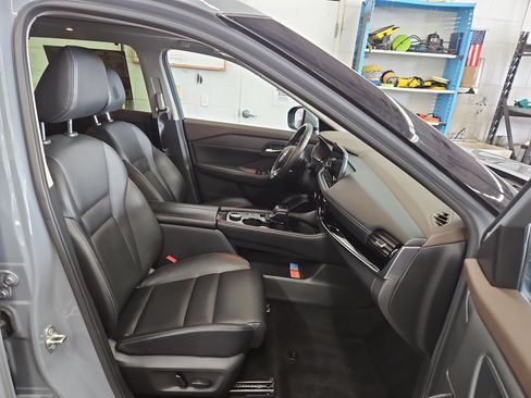 Used 2023 Nissan Rogue SL w/ SL Premium Package AWD/4WD image 9