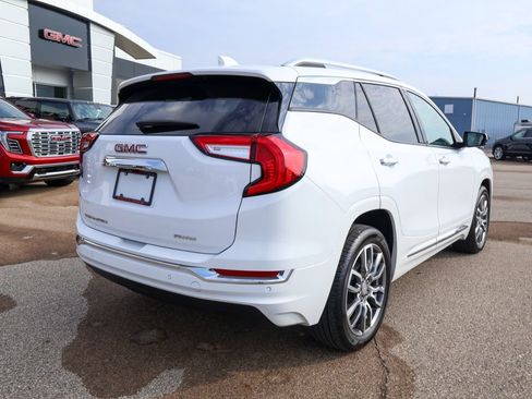 Used 2024 GMC Terrain Denali w/ Denali Premium Package AWD/4WD image 3