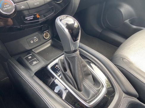 Used 2019 Nissan Rogue SL image 19