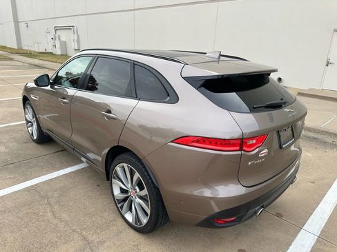 Used 2017 Jaguar F-PACE R-Sport image 13