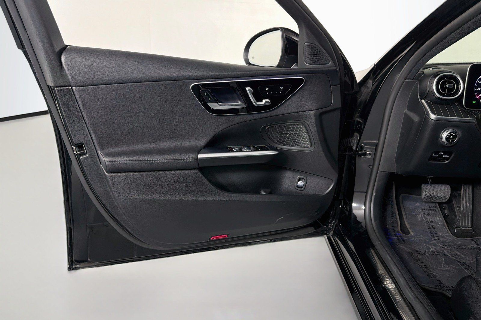 Used 2022 Mercedes-Benz C 300 Sedan image 21