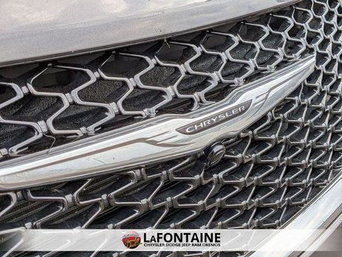 Certified 2023 Chrysler Pacifica Touring-L FWD image 9