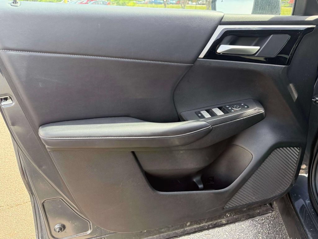 Used 2024 Mitsubishi Outlander SE Black Edition FWD image 15