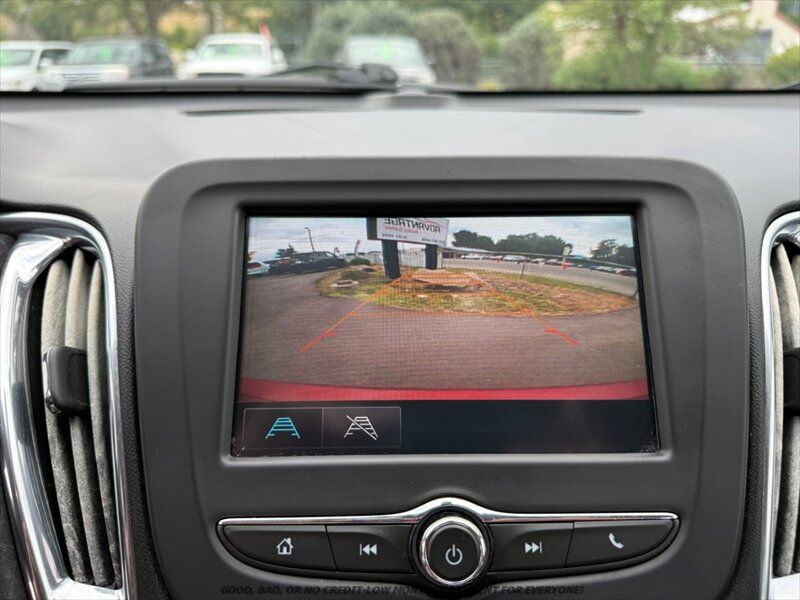 Used 2017 Chevrolet Malibu LT FWD image 13