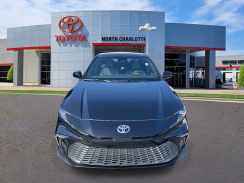 Used 2025 Toyota Camry SE w/ Convenience Package image 5