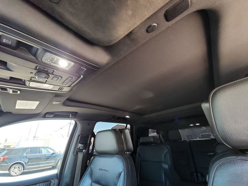 Used 2021 GMC Yukon Denali w/ Denali Premium Package image 16