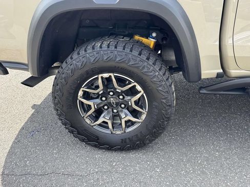 Used 2024 Chevrolet Colorado ZR2 AWD/4WD image 9