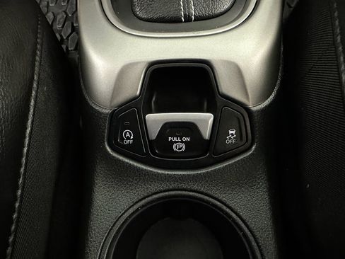 Used 2021 Jeep Compass Latitude w/ Sun and Sound Group AWD/4WD image 20