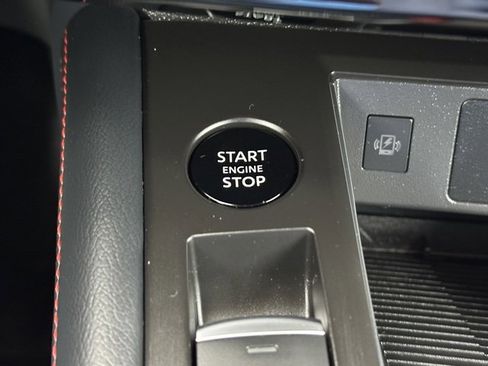 Certified 2025 Nissan Kicks SR image 37