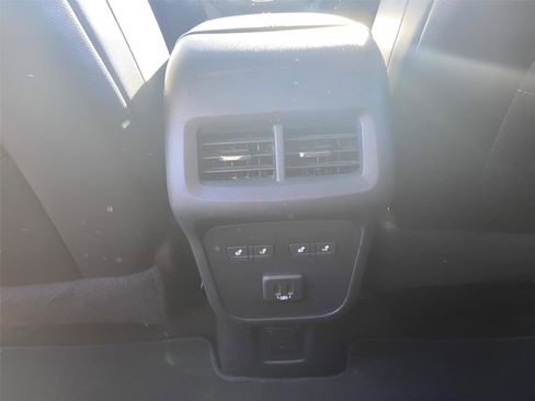 Used 2019 Chevrolet Equinox Premier image 19