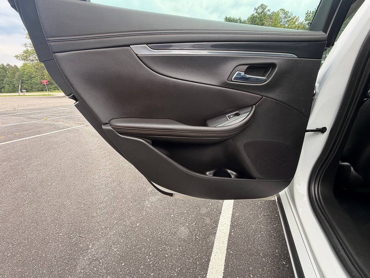 Used 2018 Chevrolet Impala LT FWD image 13