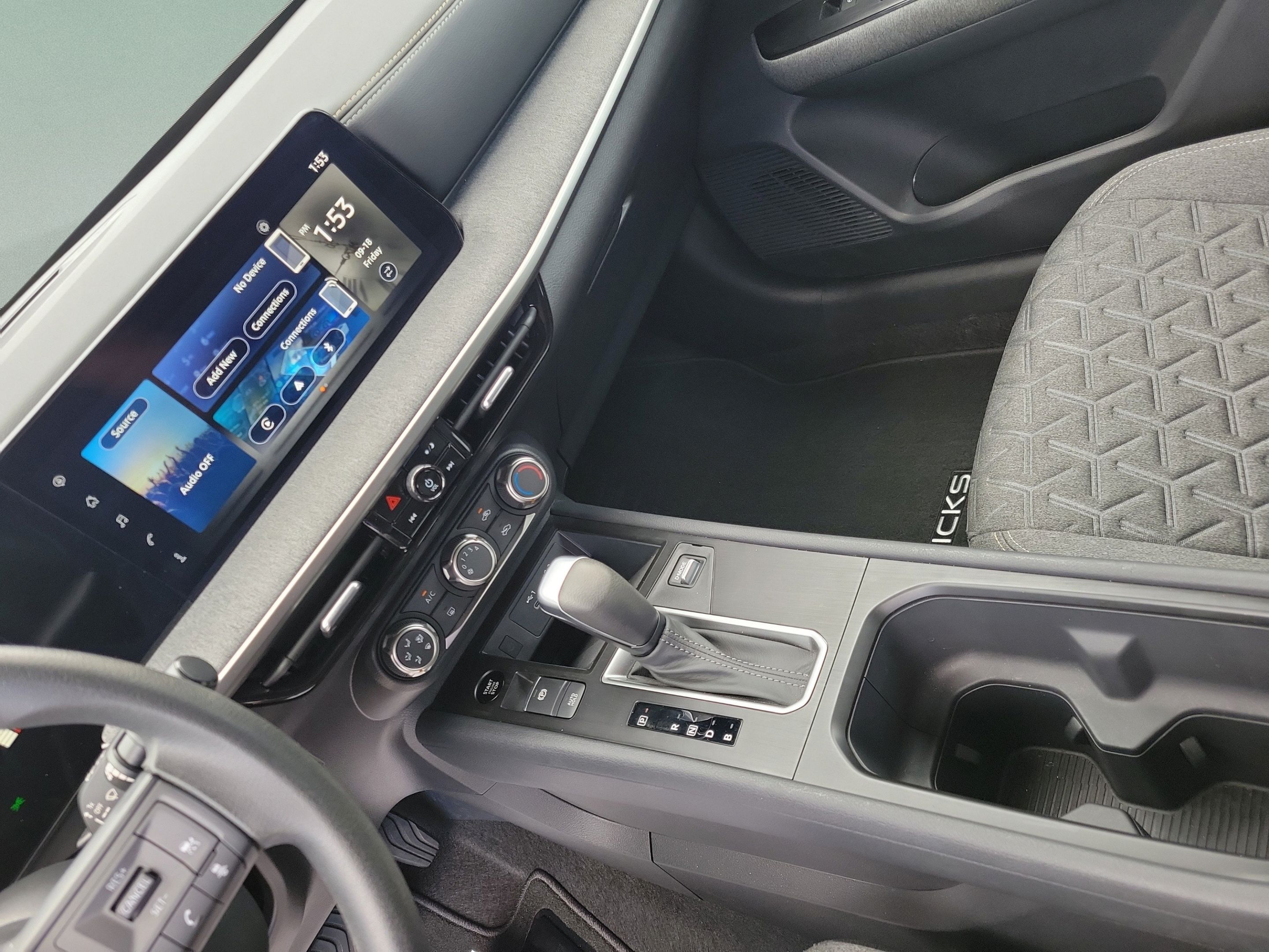 Used 2025 Nissan Kicks SV FWD image 28