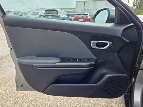 Used 2025 Kia K4 LXS image 13