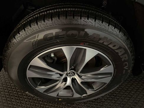 Used 2023 Toyota Highlander XLE image 13